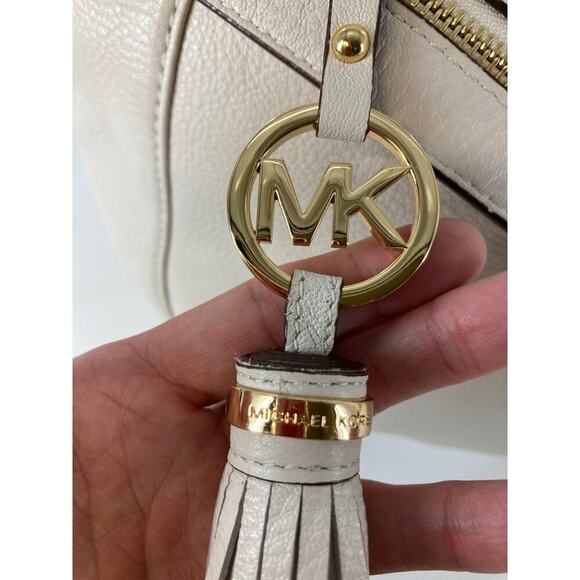 MICHAEL KORS, MEDIUM IVORY PEBBLED LEATHER SHOULDER BAG - Picture 5 of 16